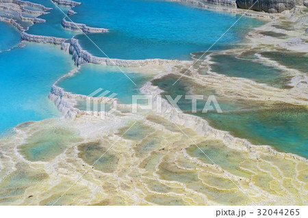 minerals in Pamukkale 32044265