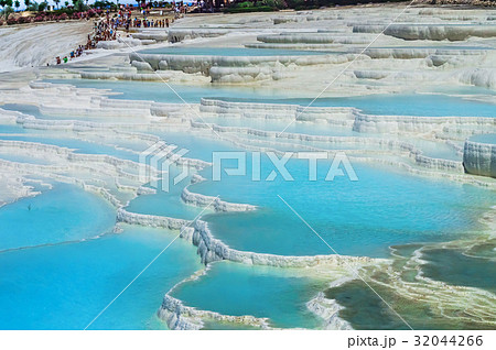 minerals in Pamukkale 32044266