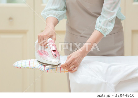主婦　家事　アイロン 32044910