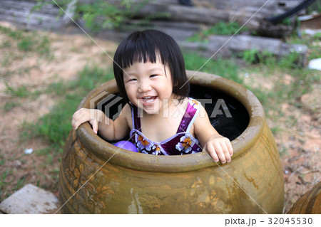asian baby take a bath asian baby take a bath 32045530