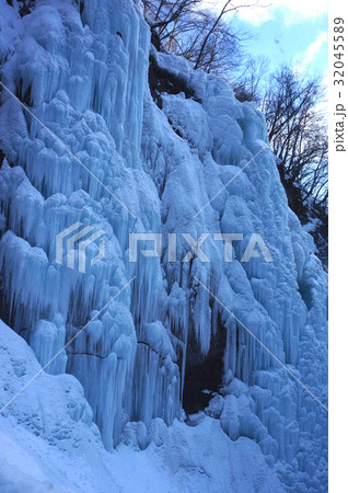 飛騨大鍾乳洞の氷瀑 32045589