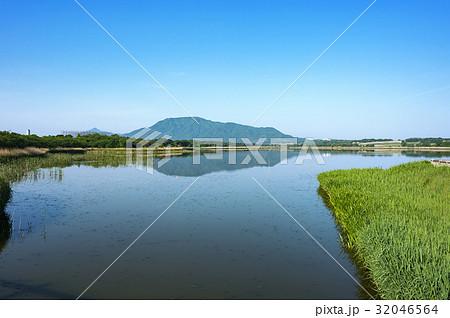 【新潟県新潟市】佐潟は水鳥の飛来する砂丘湖でラムサール条約に登録されている 【新潟県新潟市】佐潟は水鳥の飛来する砂丘湖でラムサール条約に登録されている 32046564