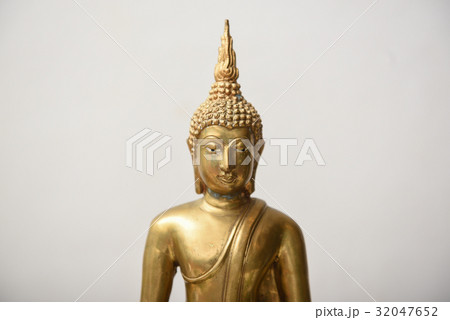 Buddha statue Buddha statue 32047652
