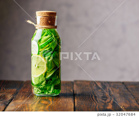 Detox Water with Lemon, Cucumber and Mint. 32047684