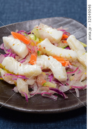 おいしいイカと野菜のマリネ 32049046