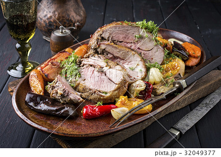 Leg of Lamb with Fruits and Vegetables 32049377