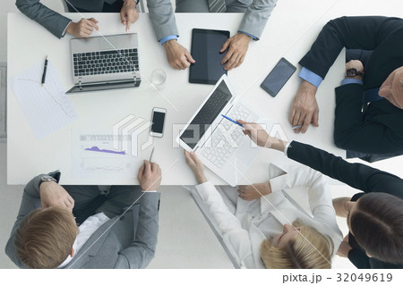 Business people brainstorming at office desk 32049619