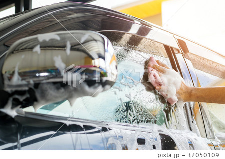 cleaning a car with sponge cleaning a car with sponge 32050109