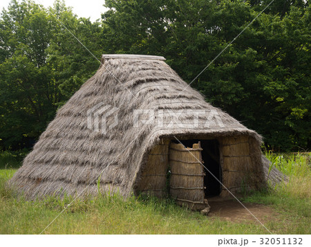 加曽利貝塚の復元竪穴住居 32051132