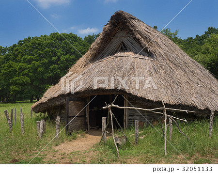 加曽利貝塚の復元竪穴住居 32051133