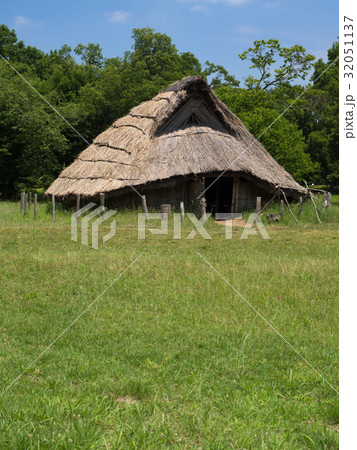 加曽利貝塚の復元竪穴住居 32051137