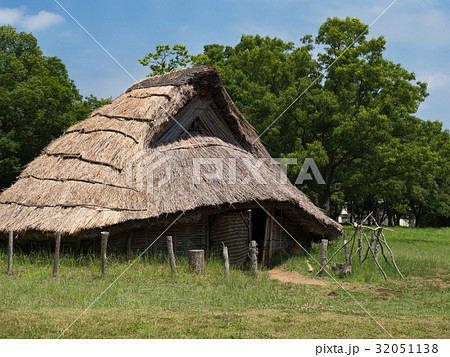 加曽利貝塚の復元竪穴住居 32051138