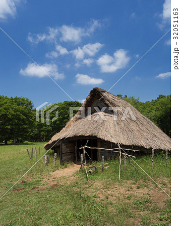 加曽利貝塚の復元竪穴住居 32051163