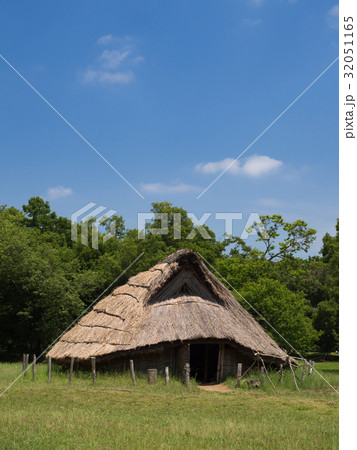 加曽利貝塚の復元竪穴住居 32051165