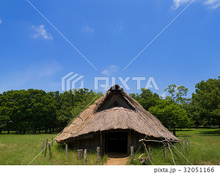 加曽利貝塚の復元竪穴住居 32051166