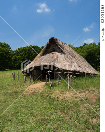 加曽利貝塚の復元竪穴住居 32051168