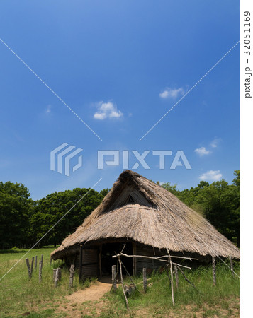 加曽利貝塚の復元竪穴住居 32051169