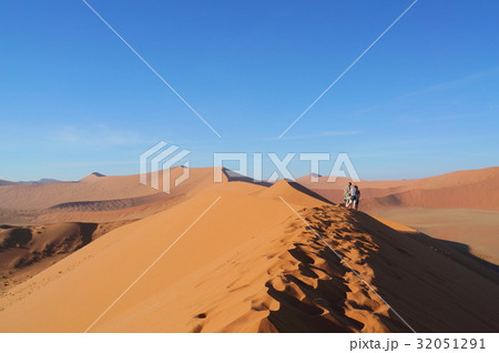 ナミブ砂漠 砂丘 デューン45 頂上の写真素材