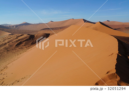 ナミブ砂漠 砂丘 デューン45 頂上の写真素材