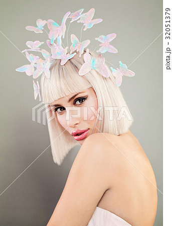 Nice Woman with Blonde Hair and Creative Hair 32051379