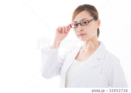 白衣 女性 白衣 女性 32052716