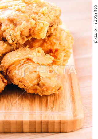 鶏 チキン ニワトリ 32053865
