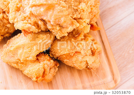 鶏 チキン ニワトリ 32053870