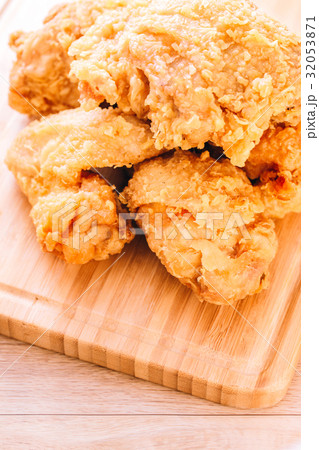 鶏 チキン ニワトリ 32053871