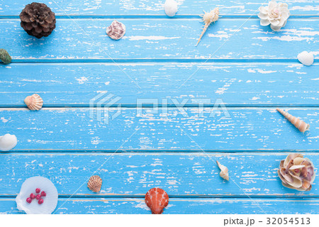 Summer concept, seashells on wood background 32054513
