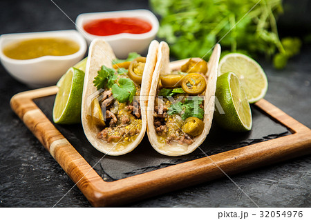 Mexican tacos with beef 32054976