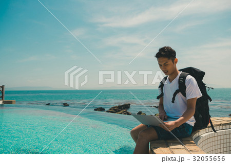 Digital nomad  32055656