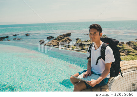 Digital nomad  32055660