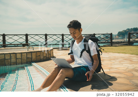 Digital nomad  32055942