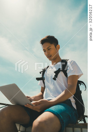 Digital nomad Digital nomad 32056217