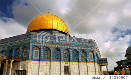 Clouds over Dome of the Rock mosque in Jerusalem 32056907