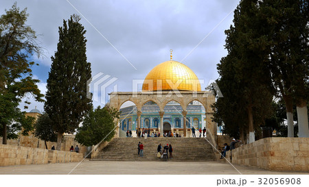 Dome of the Rock in Jerusalem over Temple Mount Dome of the Rock in Jerusalem over Temple Mount 32056908