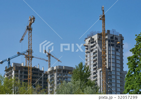 new modern housing in urban city 32057299