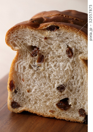レーズンパン 32057875
