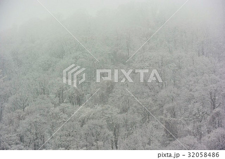 冬の山 冬の山 32058486
