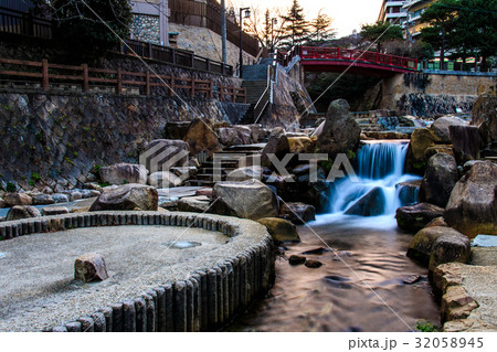 有馬温泉の夜明け　神戸 32058945
