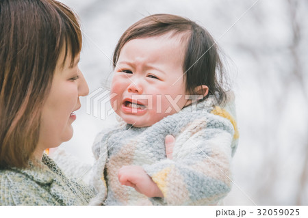 play at the park　1 year old 32059025