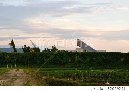 ソーラーパネルのある風景 ソーラーパネルのある風景 32059291