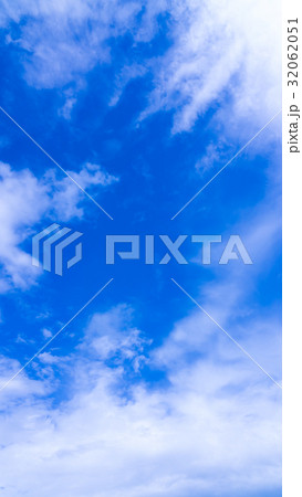 7月の空と雲 (縦) 7月の空と雲 (縦) 32062051