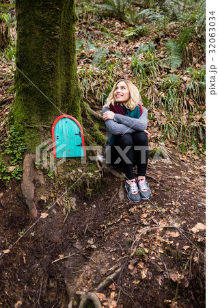 Beautiful woman sitting in forest Beautiful woman sitting in forest 32063034