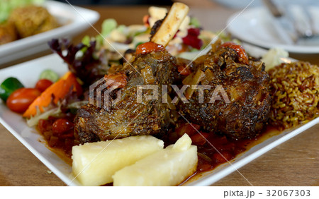 LAMB STEAK, RICE AND SALAD LAMB STEAK, RICE AND SALAD 32067303