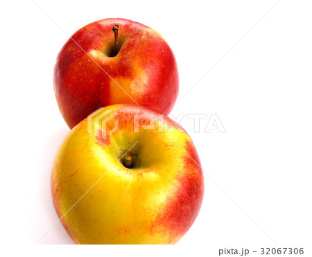 apples isolated 32067306