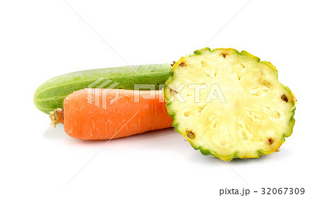 Fresh fruits and vegetables isolated on white 32067309