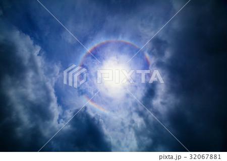 Rainbow Halo around the Sun 32067881