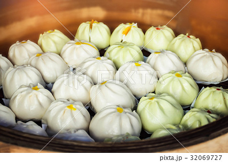 The steamed stuff bun or Chinese bun. 32069727