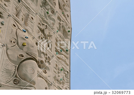 クライミングウォールと青空 クライミングウォールと青空 32069773